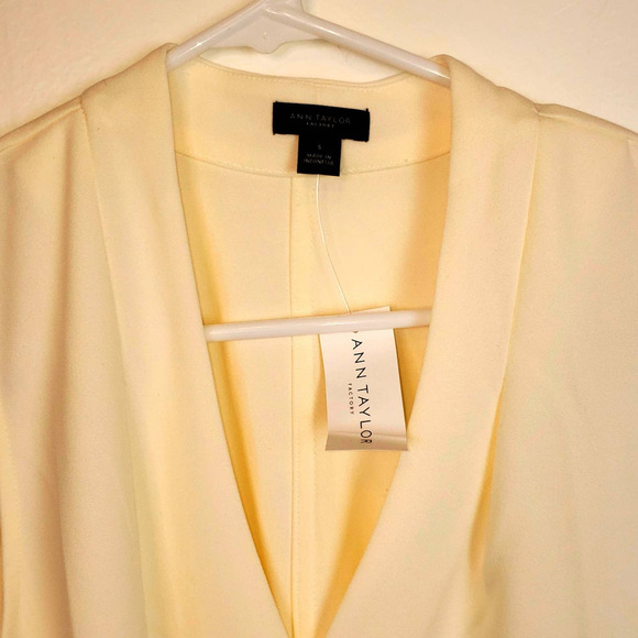 Ann Taylor Factory Ivory Sleeveless Blouse - Picture 2 of 6